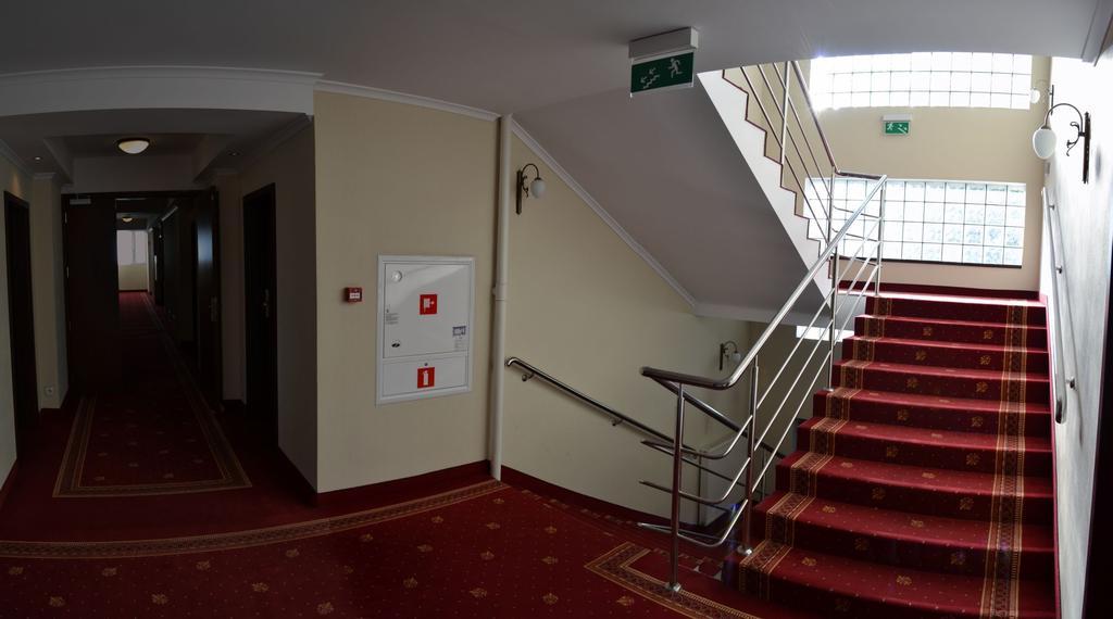 Hotel San Remo ズギェシ エクステリア 写真