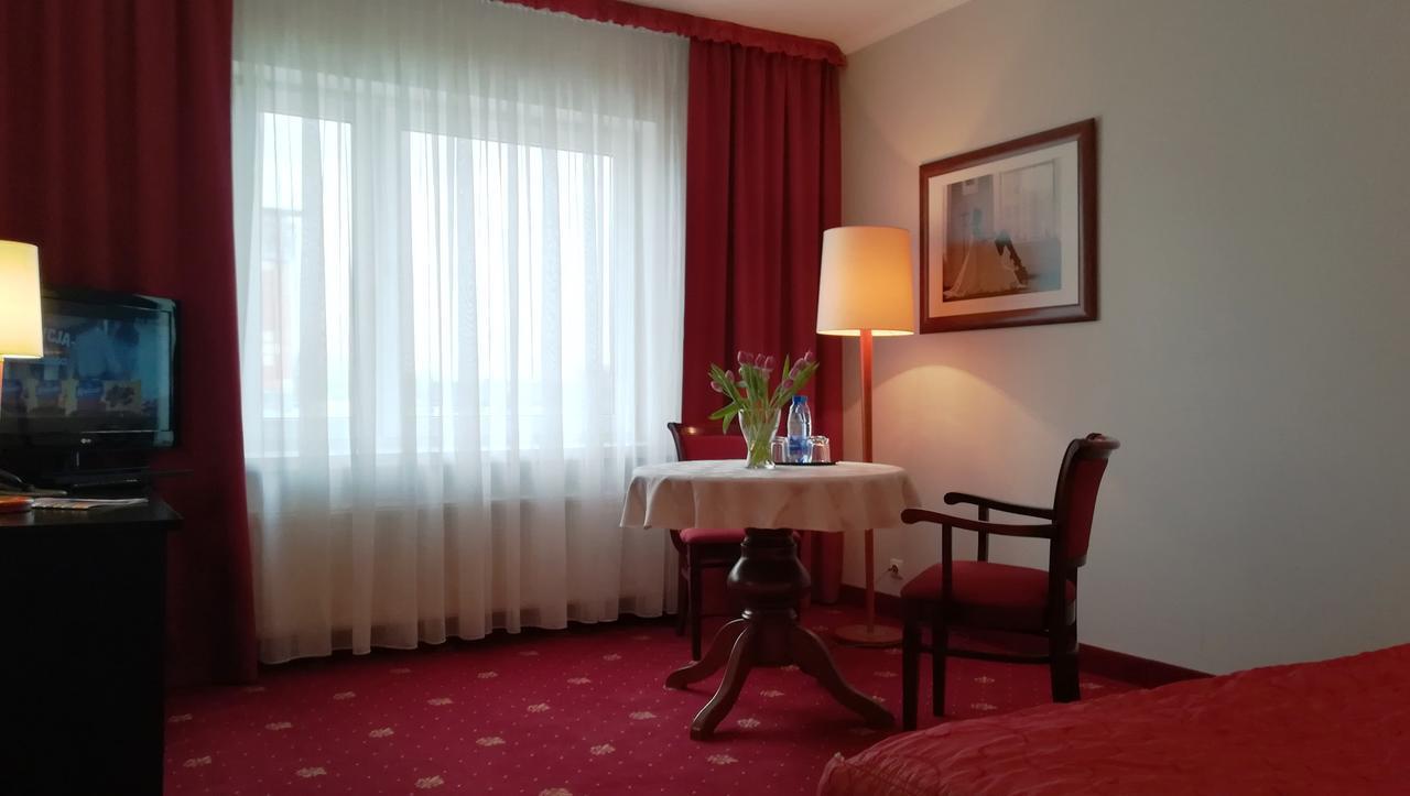 Hotel San Remo ズギェシ エクステリア 写真