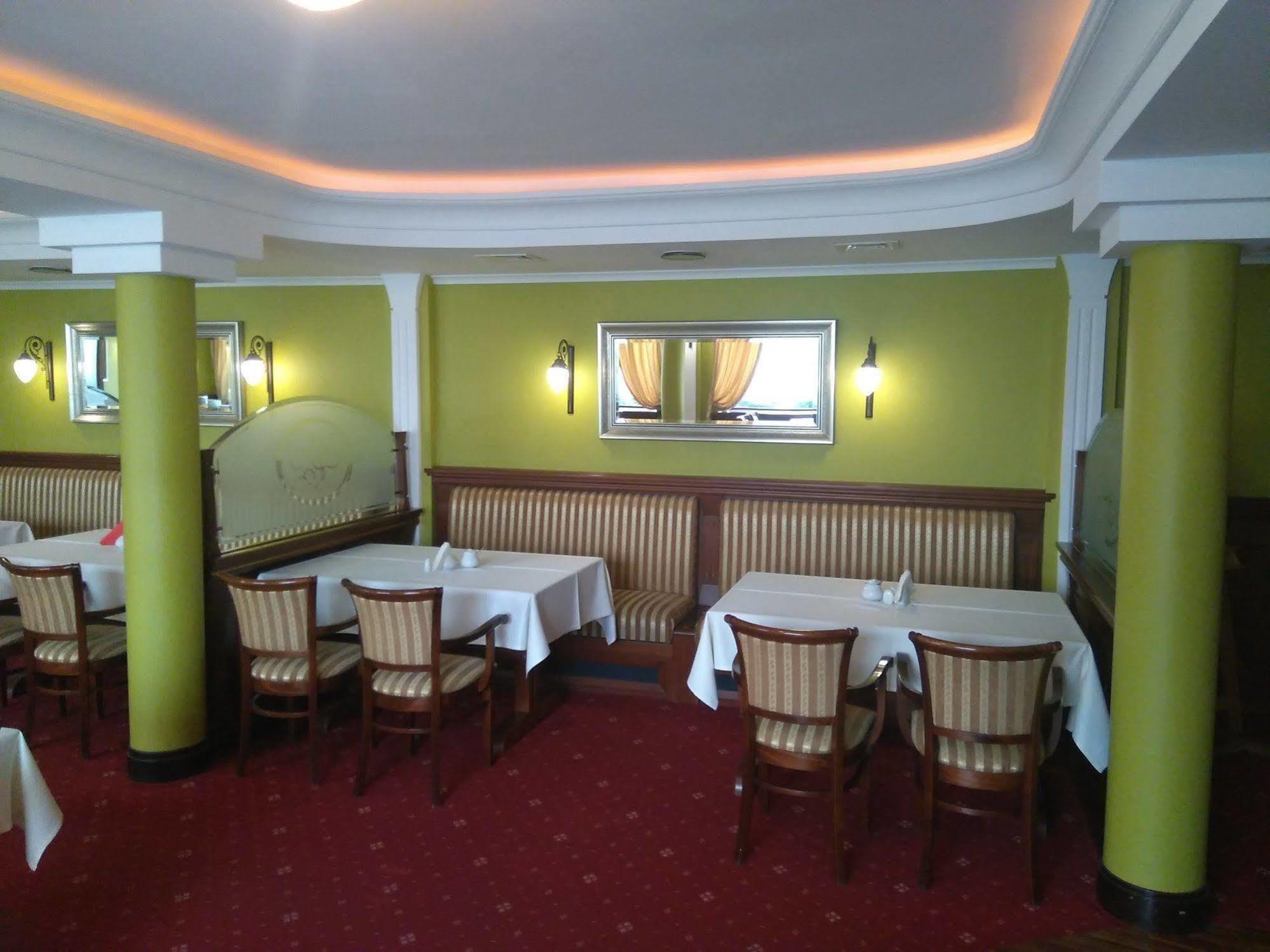 Hotel San Remo ズギェシ エクステリア 写真